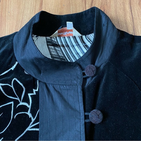 Norm Thompson Vintage Black White Velvet Jacket Embroidery Kimono Sleeves Size M - Picture 9 of 17